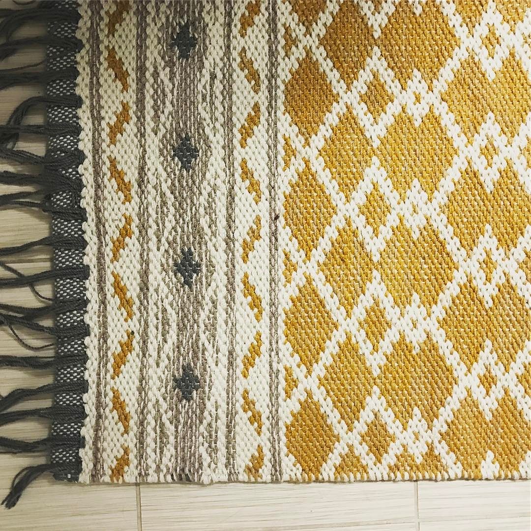 Yellow Abstract Woven Accent Rug with Gray Fringe (2'6"x4') Threshold