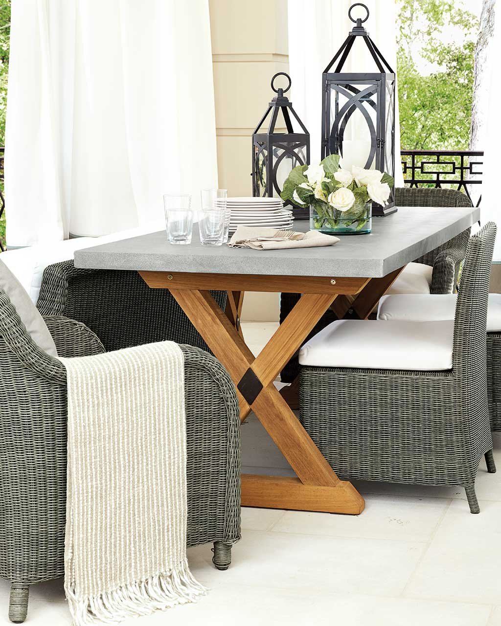 Outdoor Dining Table Centerpiece Ideas