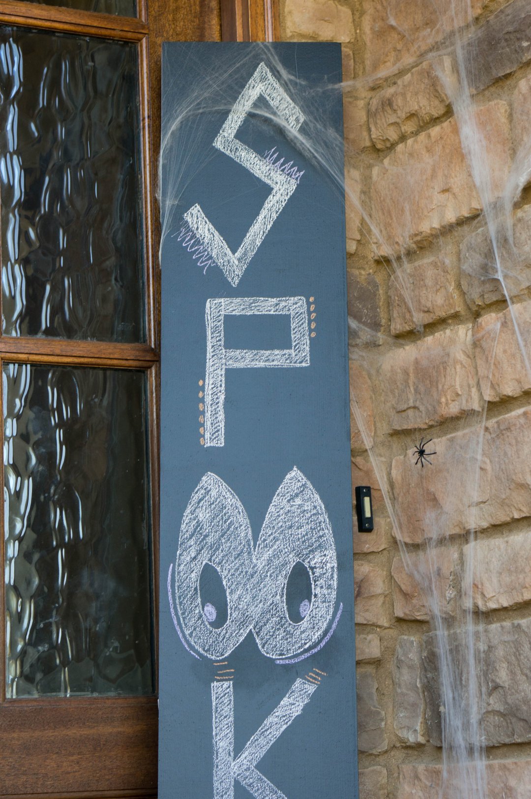 DIY Chalkboard Welcome Sign l