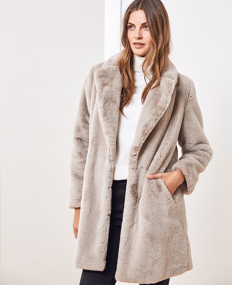 Statement coats | The Baukjen Edit