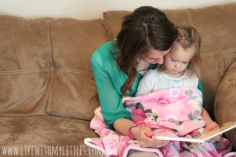 Love these mommy daughter activities to do with 0-2 year-olds! If you're looking for fun activities to do with baby or toddler girls, this is a great list!