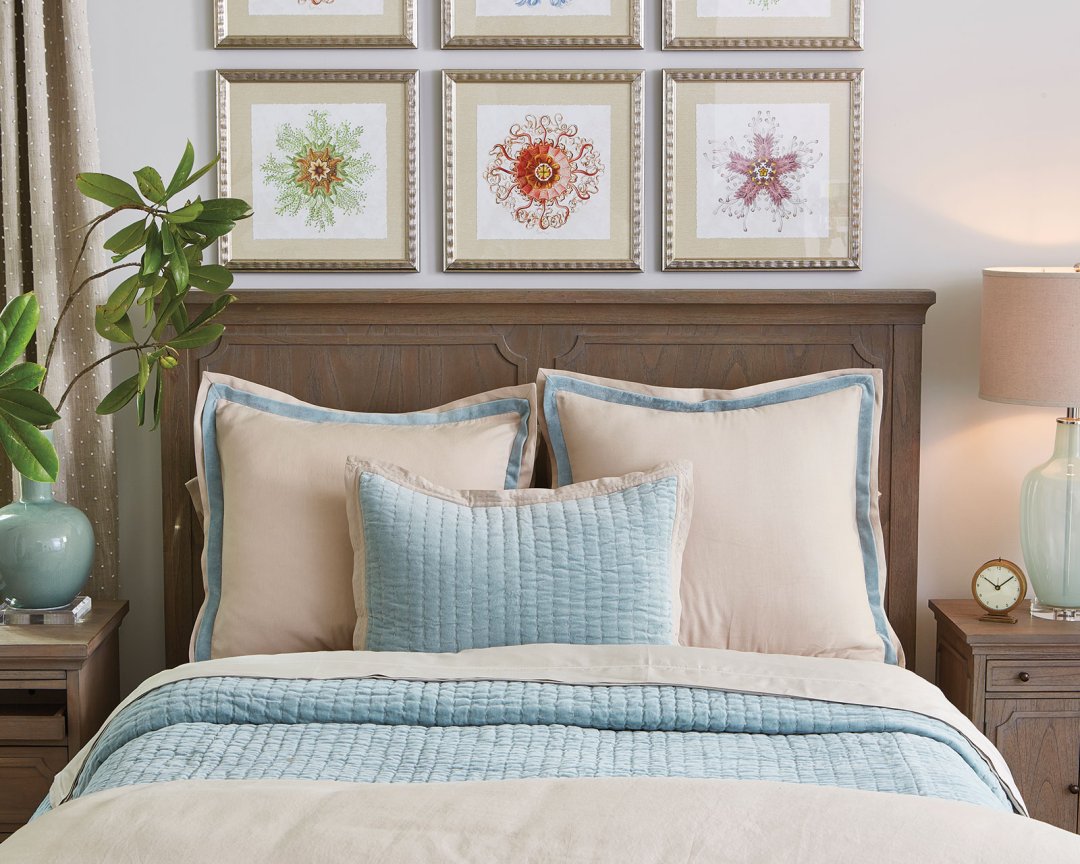 How To Arrange Decorative Toss Pillows On Bed