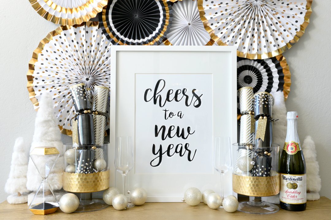 How To Transition Christmas Decor To New Years - Hello Splendid