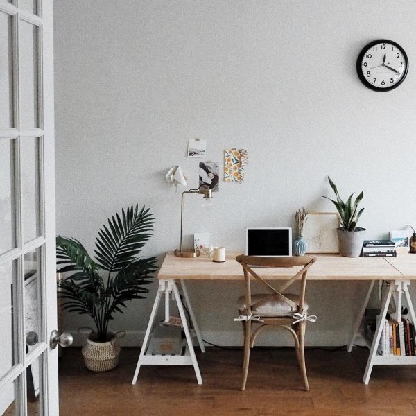 Welcome to our home office! First time ever putting effort into my desk space! It makes me want to actually work at my desk instead of my bed 😂 Special thanks for @schoolhouse for the beautiful classic clock! #schoolhouseliving