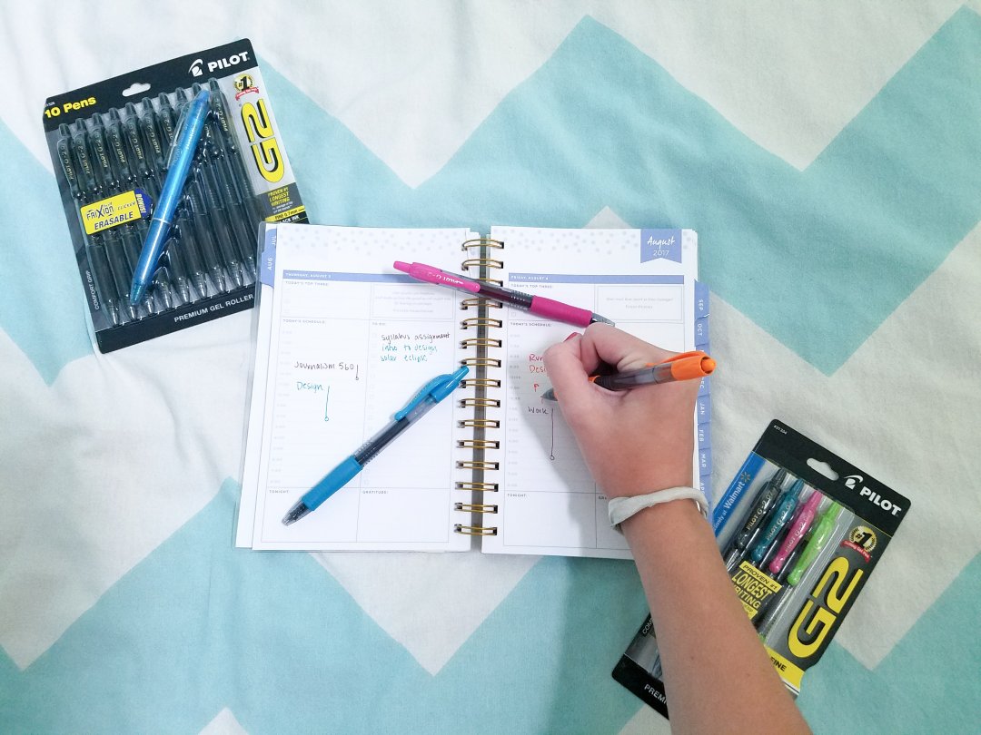 How I Organize My Planner with Pilot G2 Pens - Hannah With A Camera
