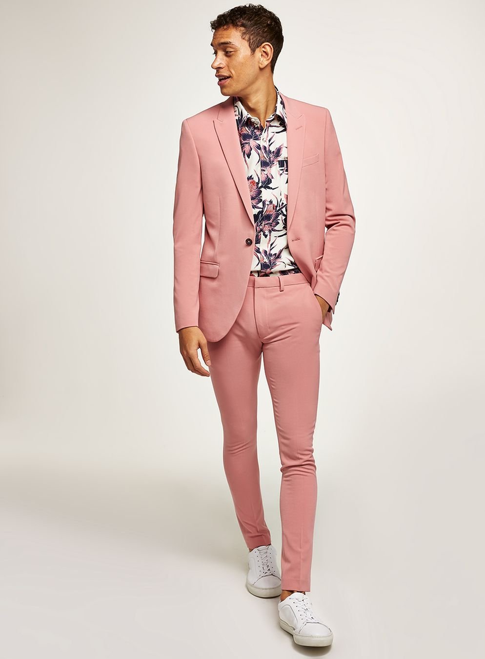 how-to-wear-a-statement-suit