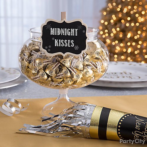 White And Gold New Year S Eve Party Ideas Party City