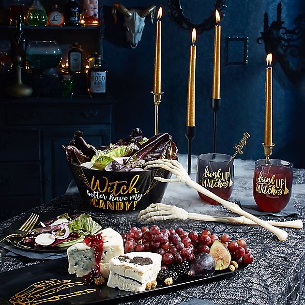 10 Must-Haves for a Totally Wicked Halloween Dinner Party | Party City