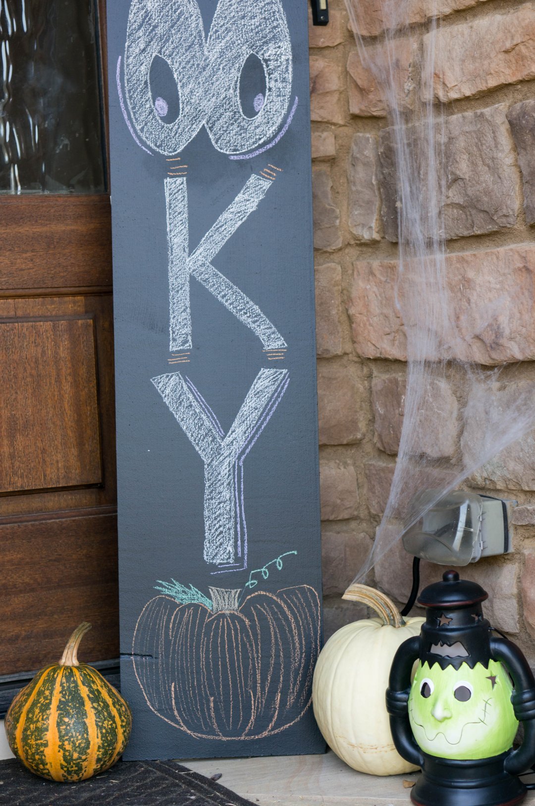 DIY Chalkboard Welcome Sign l