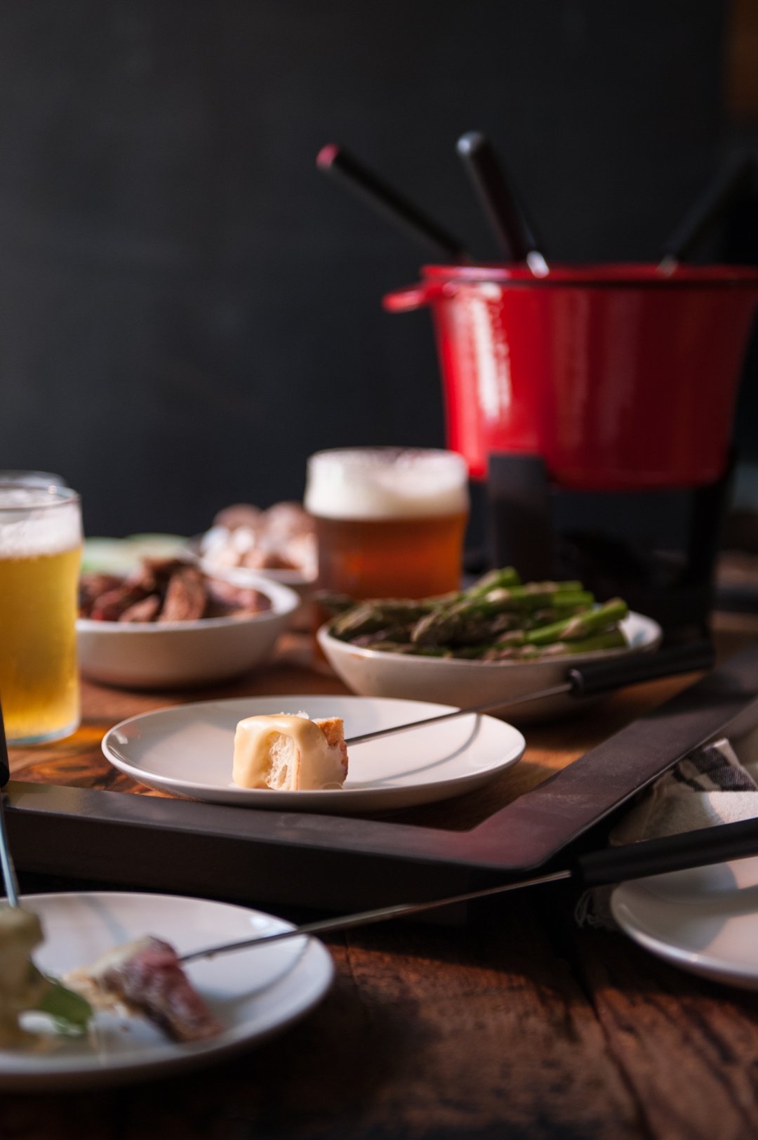 {Fondues
53} Beer Cheese Fondue Recipe - Crate and Barrel Blog | {Fondues
53}
