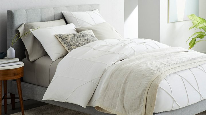 How to Layer Your Bedding the Right Way, Layered Bedding