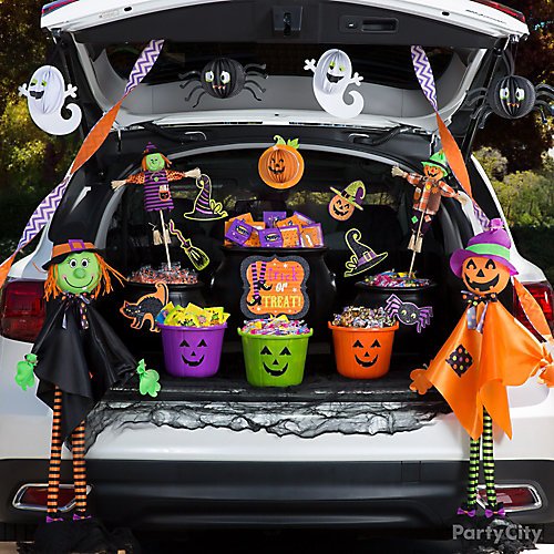Cute Halloween themed display and trunk decorations.