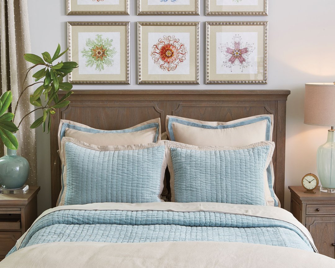 How To Arrange Decorative Toss Pillows On Bed