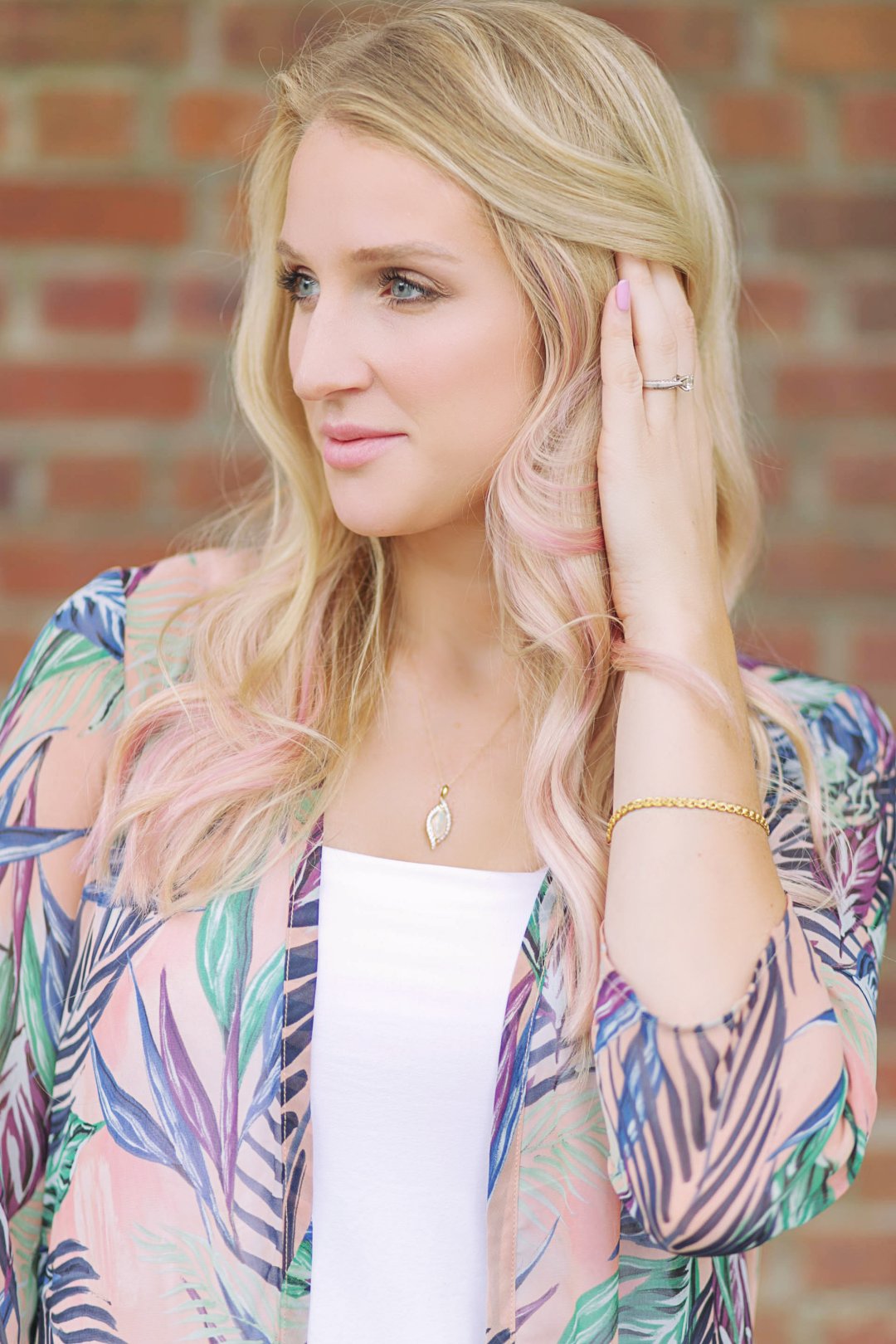 The Perfect Mothers Day Gift: Gold Jewelry for Any Outfit by lifestyle blogger Jessica of Happily Hughes