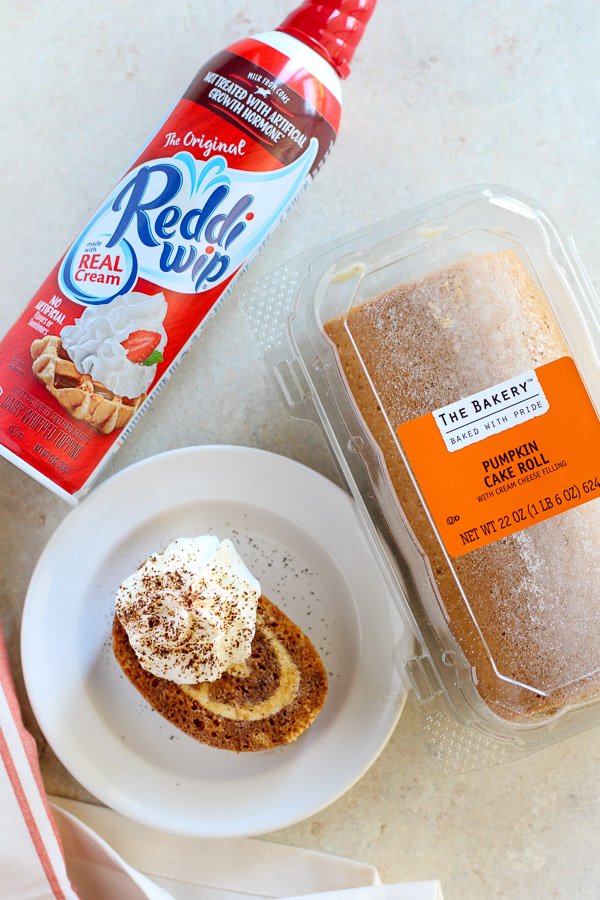 Pumpkin Roll - Easy Pumpkin Spice Latte Cake Roll