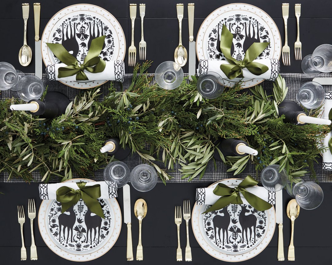 3 Chic Table Settings for Your Holiday Dinner - How to Decorate