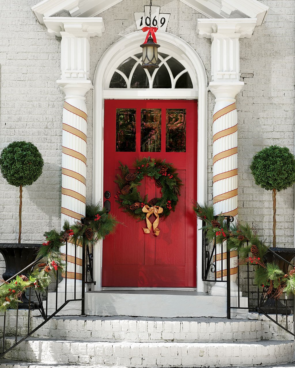 10 Festive, Holiday Front Doors to Inspire - How to Decorate